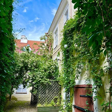 Romantic In The Heart Of Medieval Old Town *