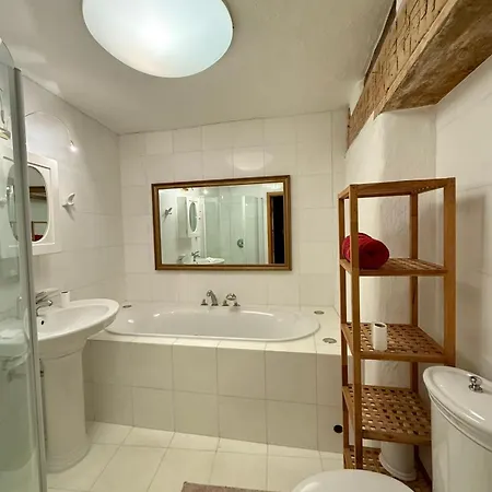 Romantic In The Heart Of Medieval Old Town شقة *