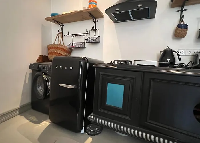 Luxury In The Heart Of Medieval Old Town Appartamento Reval