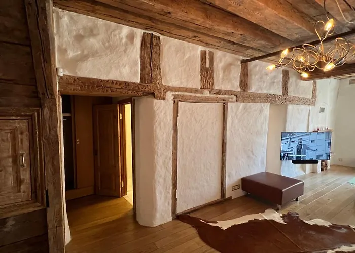Luxury In The Heart Of Medieval Old Town 公寓 *